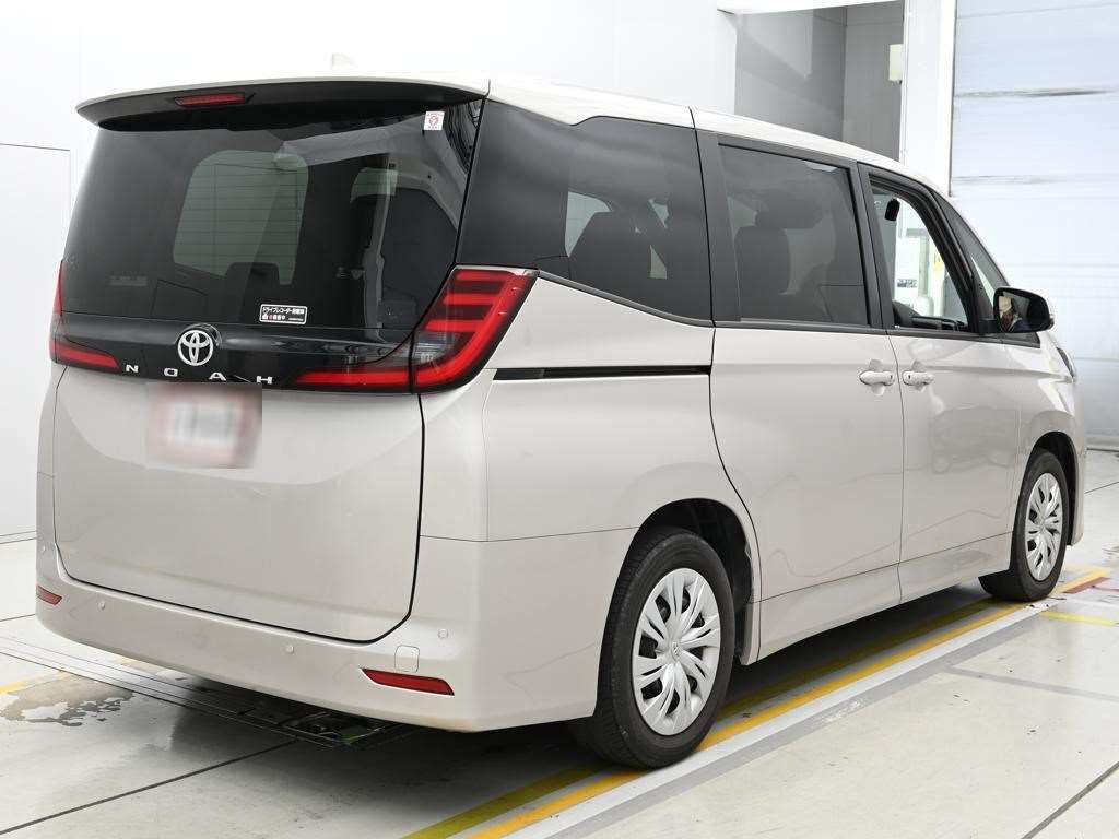 2023 Toyota Noah X auction photo 2