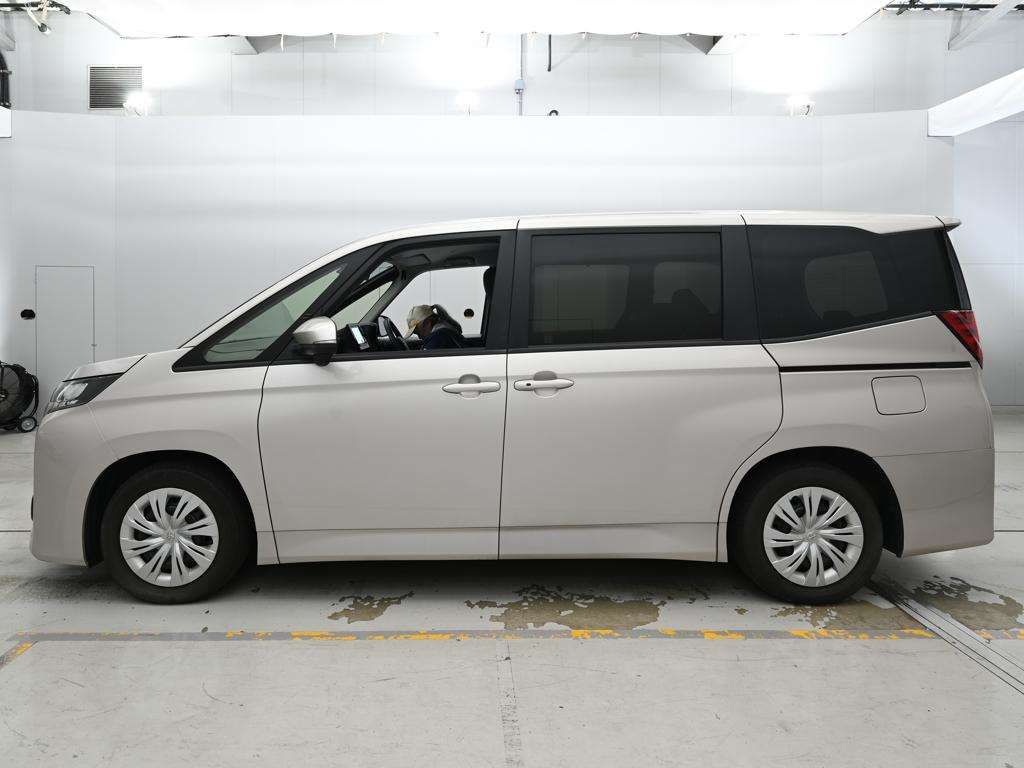 2023 Toyota Noah X auction photo 4