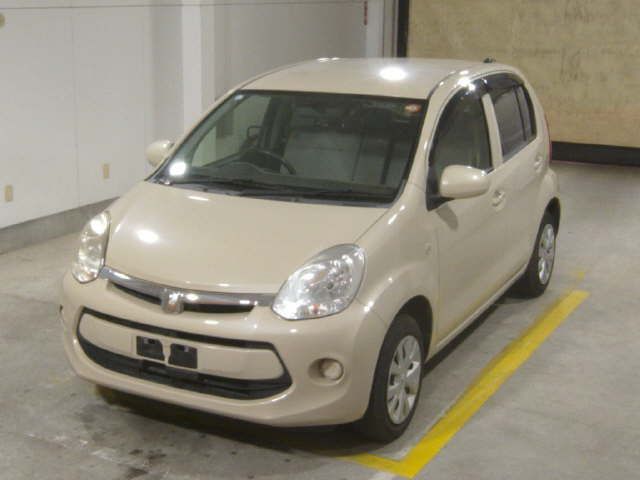 2015 Toyota Passo X Gパッケージ auction photo 4
