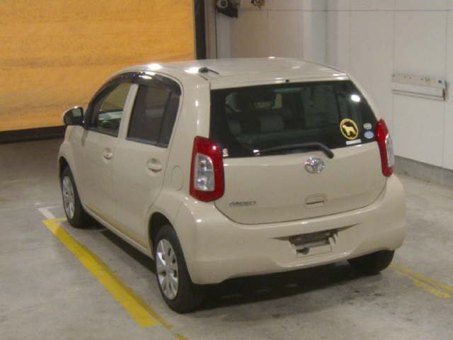2015 Toyota Passo X Gパッケージ auction photo 2