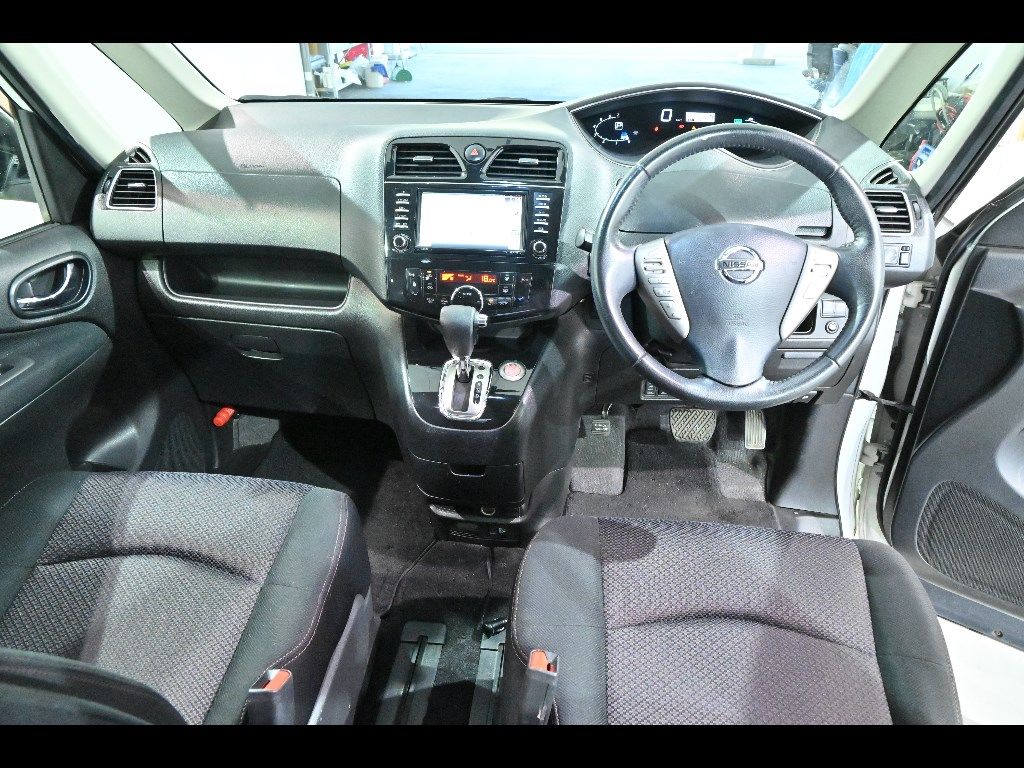 2011 Nissan Serena ハイウェイスター auction photo 3