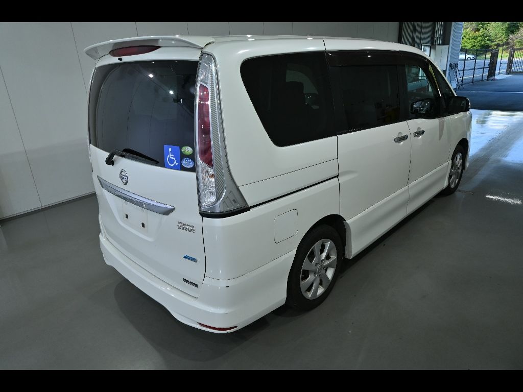 2011 Nissan Serena ハイウェイスター auction photo 2