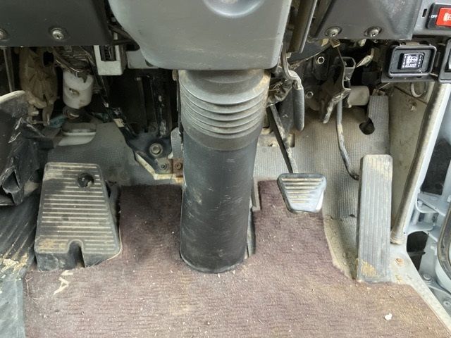 2005 Isuzu Elf dump auction photo 4