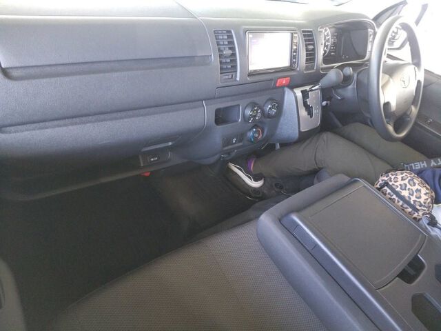 2025 Toyota Hiace ロングDX GLパッケ 4WD auction photo 3