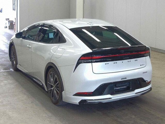 2025 Toyota Prius Z 4WD auction photo 2