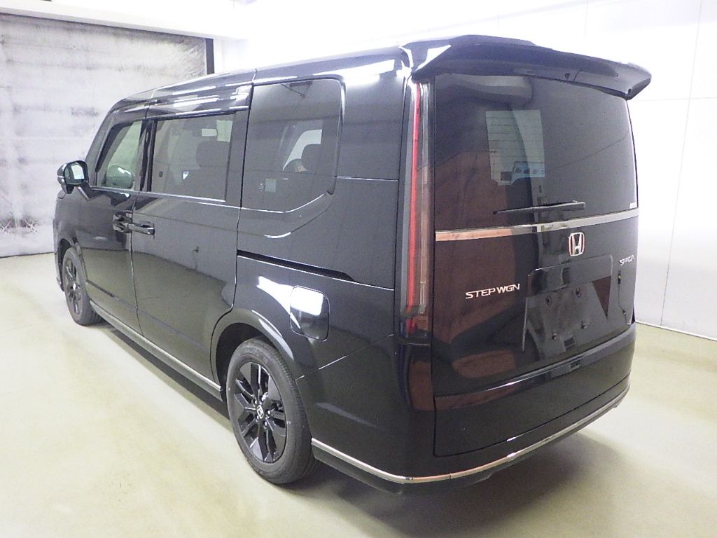 2023 Honda Stepwgn 7 people auction photo 5