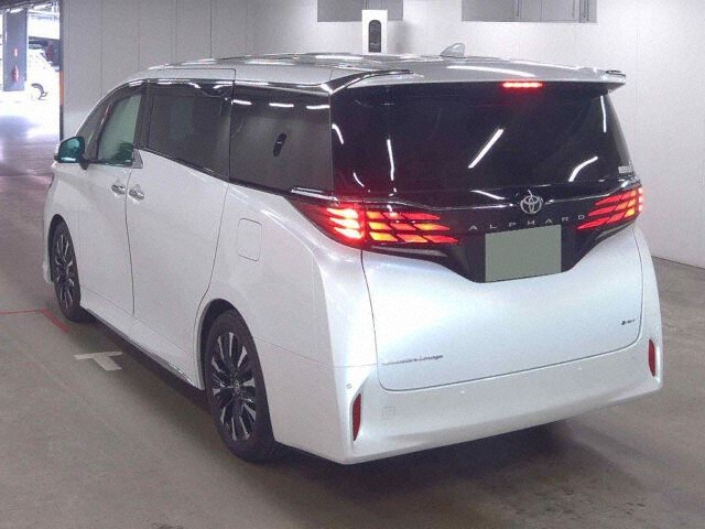 2025 Toyota Alphard Executive Lounge auction photo 2