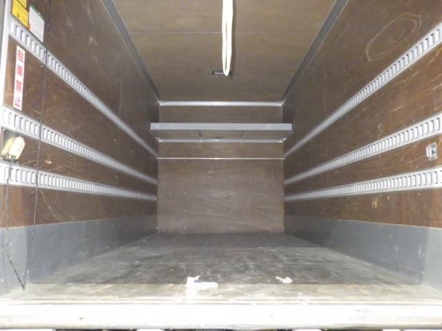 2017 Mitsubishi Fuso Canter Van auction photo 4