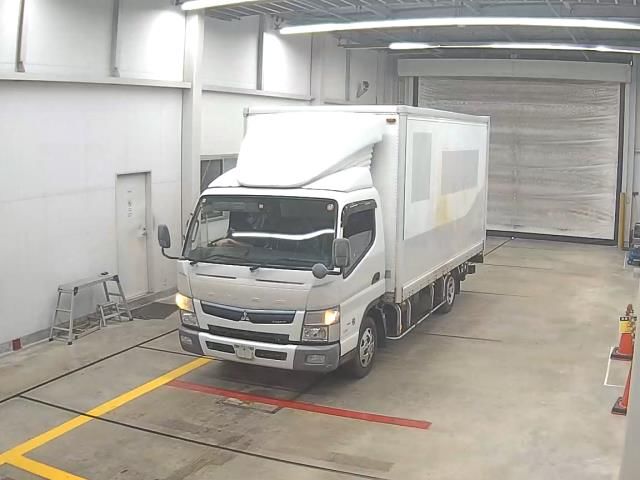 2017 Mitsubishi Fuso Canter Van Japan auction vehicle