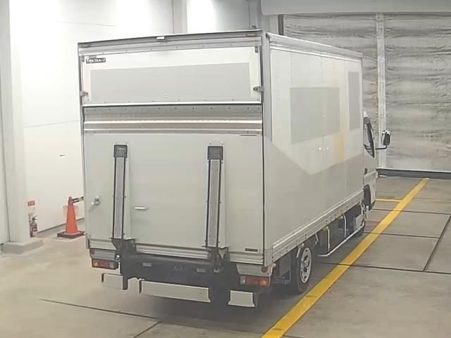 2017 Mitsubishi Fuso Canter Van auction photo 2