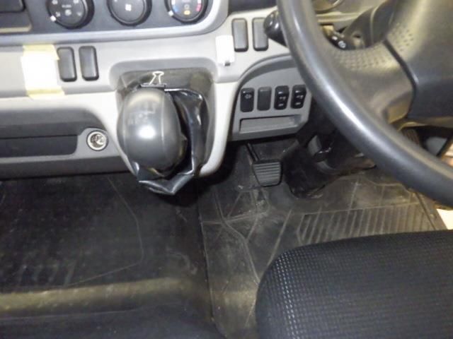 2017 Mitsubishi Fuso Canter Van auction photo 8