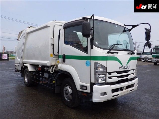 2015 Isuzu Forward Jinkaisha Japan auction vehicle