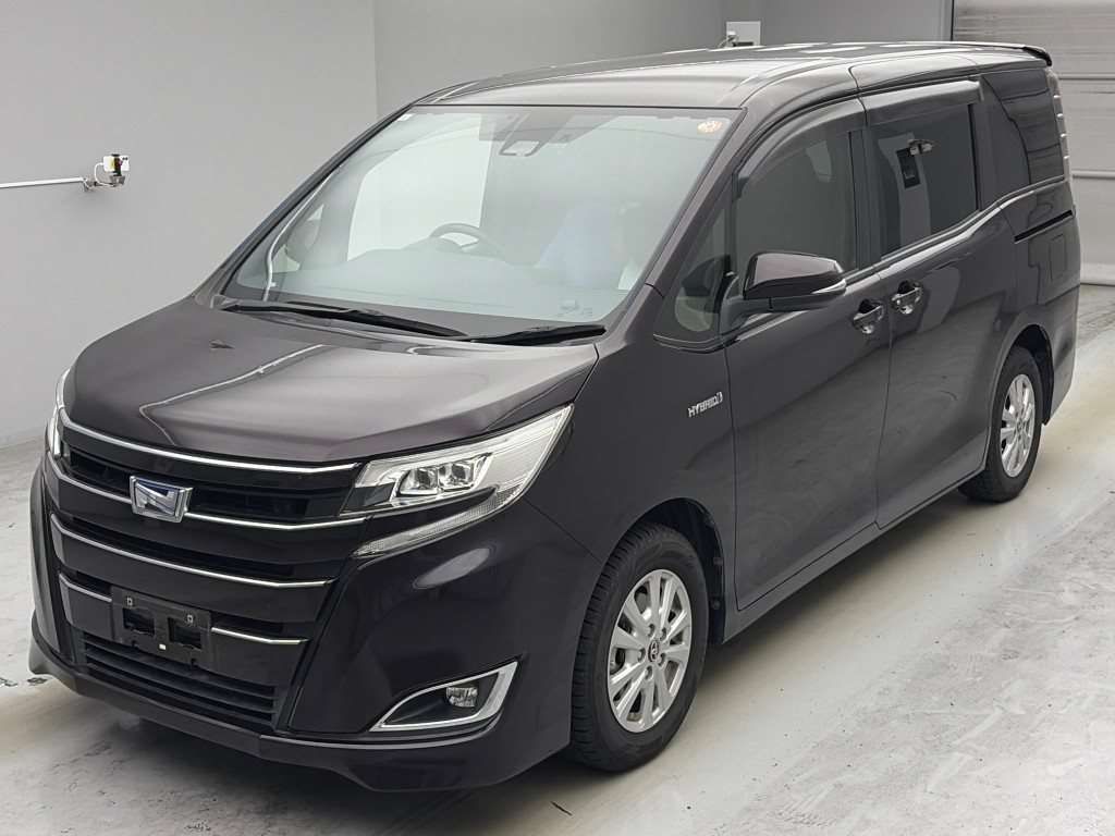 2017 Toyota Noah Hybrid G Japan auction vehicle