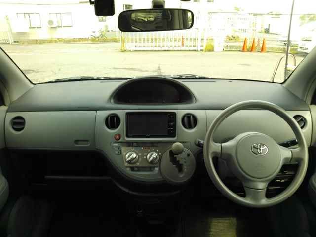 2011 Toyota Sienta X LTD auction photo 8