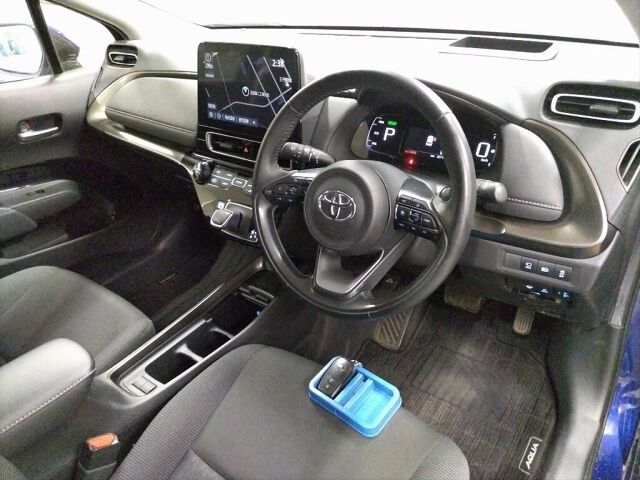 2023 Toyota Aqua Z 4WD auction photo 3