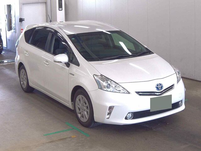 2012 Toyota Prius Alpha S Japan auction vehicle
