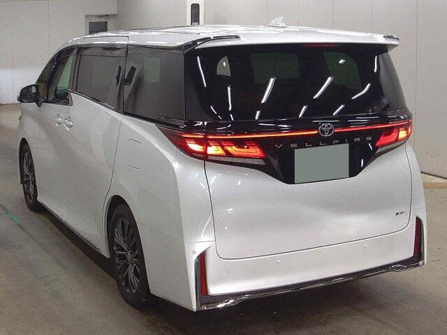 2025 Toyota Vellfire Z Premier auction photo 2