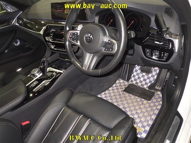 2019 BMW 5 Series 530eアイパフォーマンスMスポーツ auction photo 3