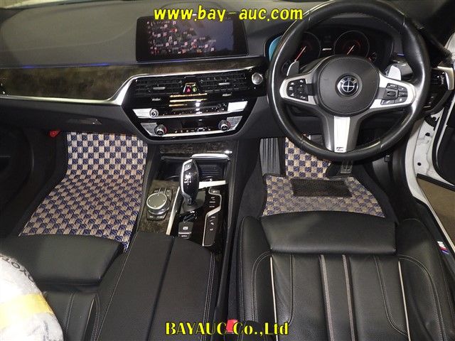 2019 BMW 5 Series 530eアイパフォーマンスMスポーツ auction photo 6
