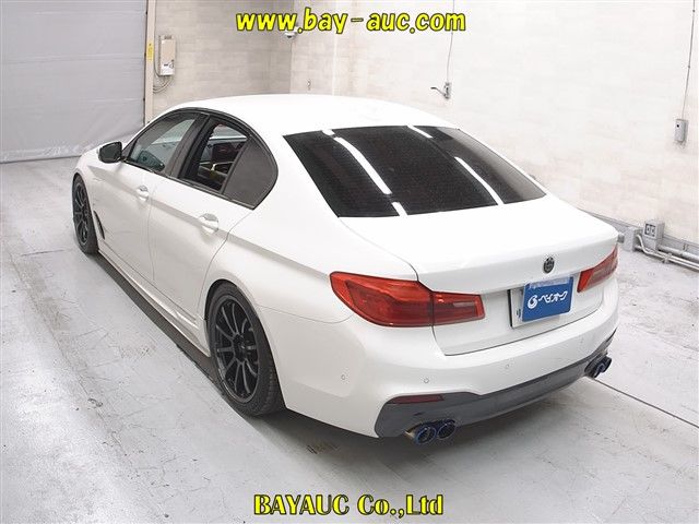 2019 BMW 5 Series 530eアイパフォーマンスMスポーツ auction photo 2