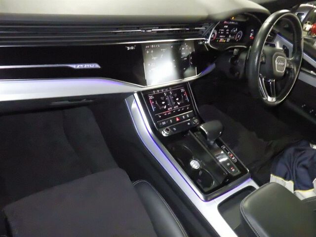 2019 Audi Q8 55TFSIQD-P Sラ 4WD auction photo 3