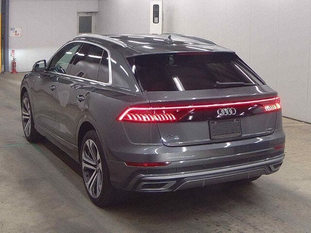 2019 Audi Q8 55TFSIQD-P Sラ 4WD auction photo 2