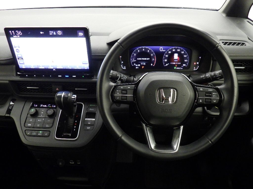 2023 Honda Stepwgn 4WD 7人 auction photo 3