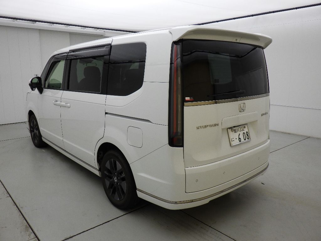 2023 Honda Stepwgn 4WD 7人 auction photo 5
