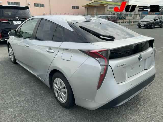 2016 Toyota Prius Sセーフティプラス auction photo 2