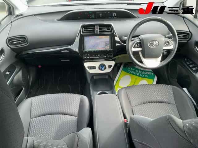 2016 Toyota Prius Sセーフティプラス auction photo 8