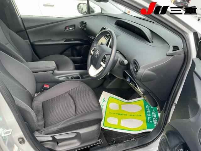 2016 Toyota Prius Sセーフティプラス auction photo 4