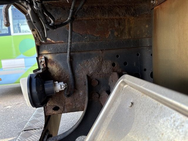 2010 Isuzu Forward Flat. Aluminum B auction photo 14