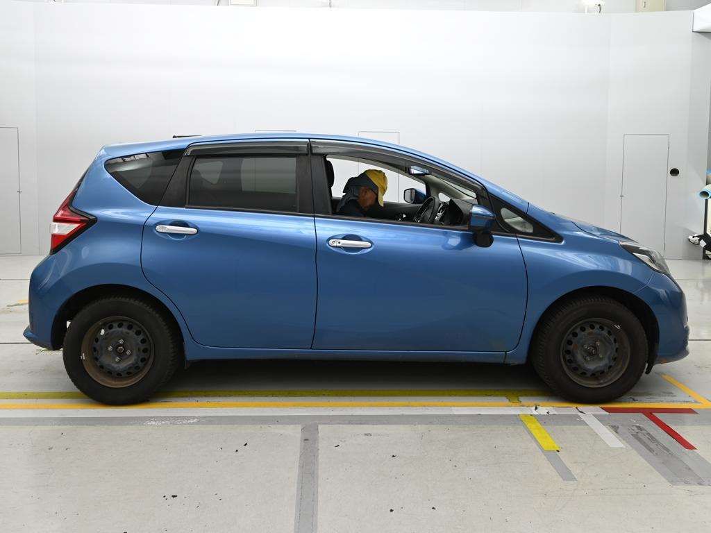 2017 Nissan Note X FOUR 4WD auction photo 3