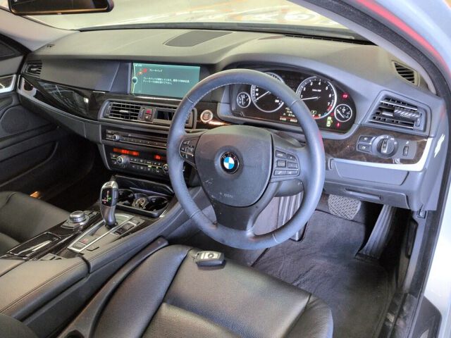 2011 BMW 5 Series 523I auction photo 3