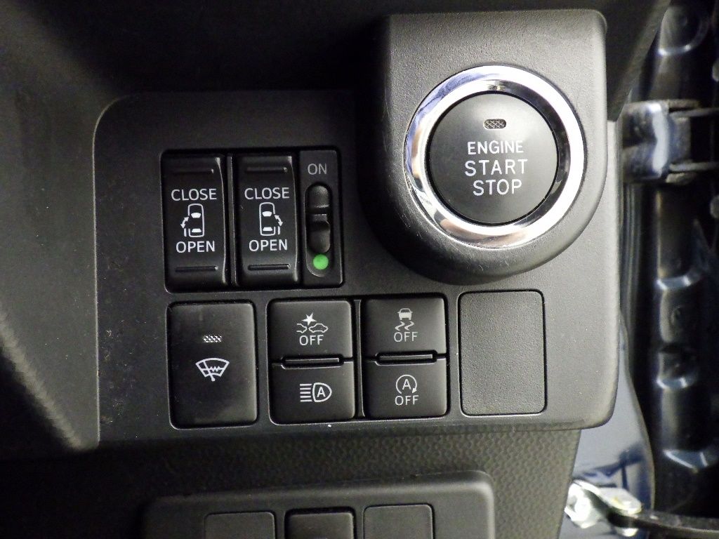 2020 Toyota Roomy 4WD カスタムG auction photo 8