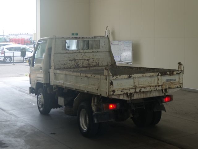 1993 Toyota Dyna Dump truck 4WD auction photo 2