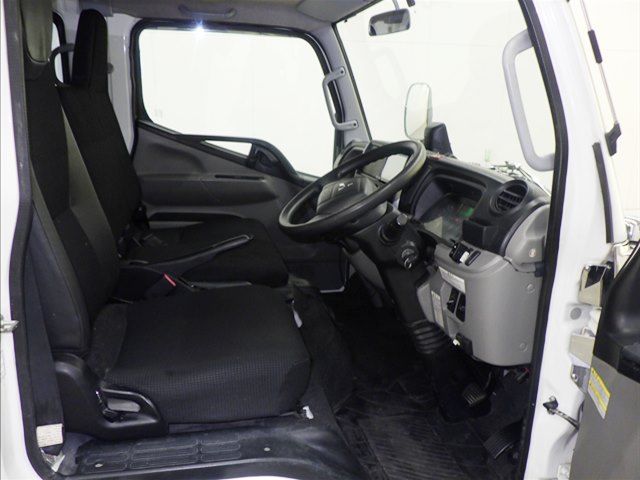 2019 Mitsubishi Fuso Canter Double cab auction photo 5