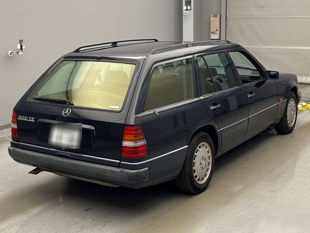 1992 Mercedes-Benz ミディアムクラス 300TE auction photo 2
