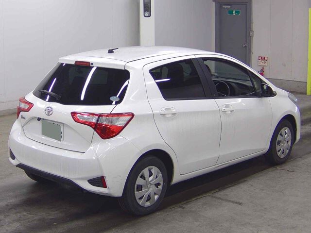 2018 Toyota Vitz F auction photo 5