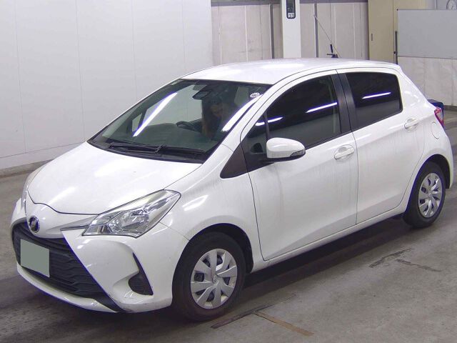 2018 Toyota Vitz F auction photo 4