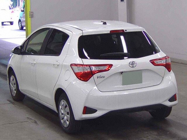 2018 Toyota Vitz F auction photo 2