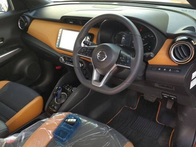 2022 Nissan Kicks X Two-Tone Interior Edition auction photo 3