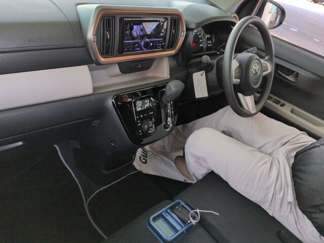 2023 Toyota Passo モーダ auction photo 3