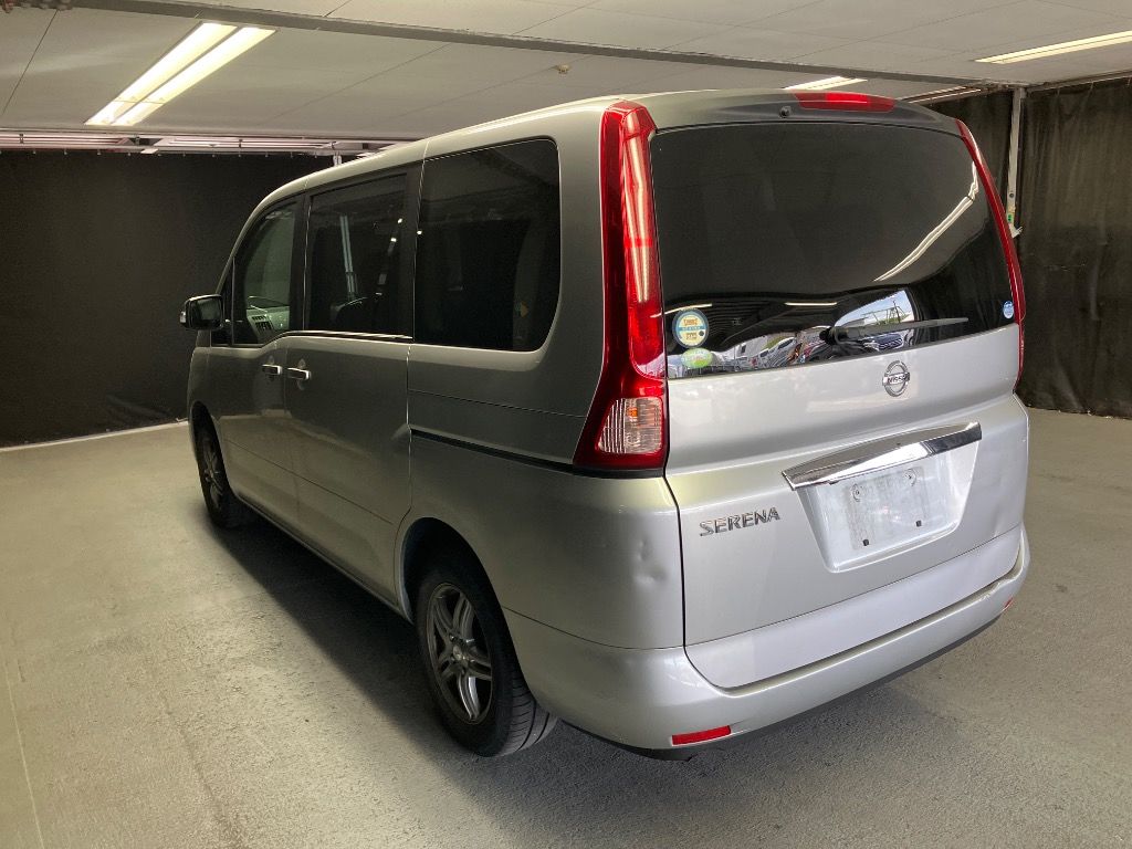 2009 Nissan Serena auction photo 2