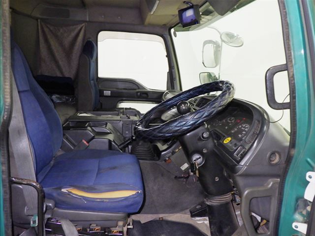 2009 Isuzu dump auction photo 5