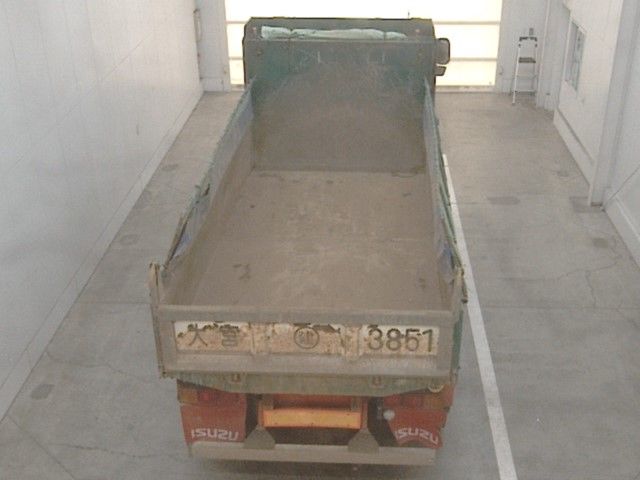 2009 Isuzu dump auction photo 3