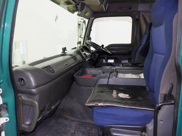 2009 Isuzu dump auction photo 8