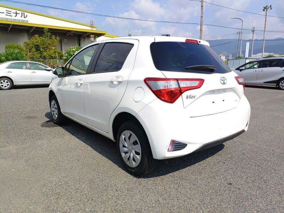 2019 Toyota Vitz auction photo 6
