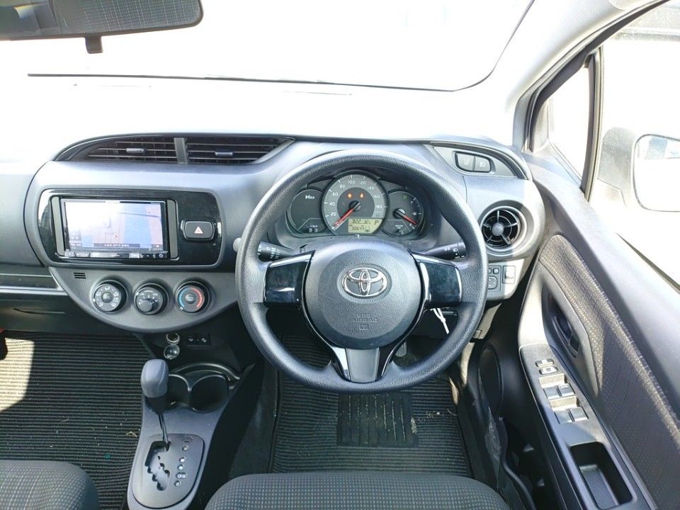 2019 Toyota Vitz auction photo 3