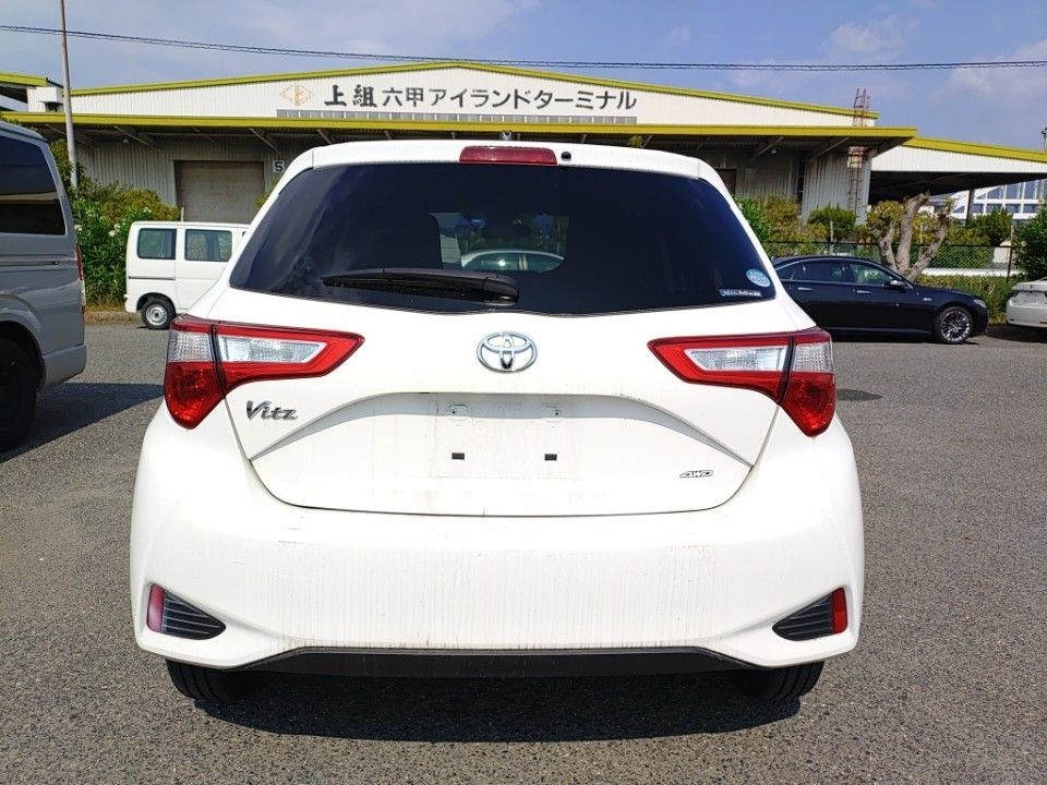 2019 Toyota Vitz auction photo 5